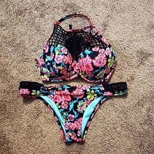 Shade & Shore Bikini 36C Top Underwire, Large Bottom, Crochet Design